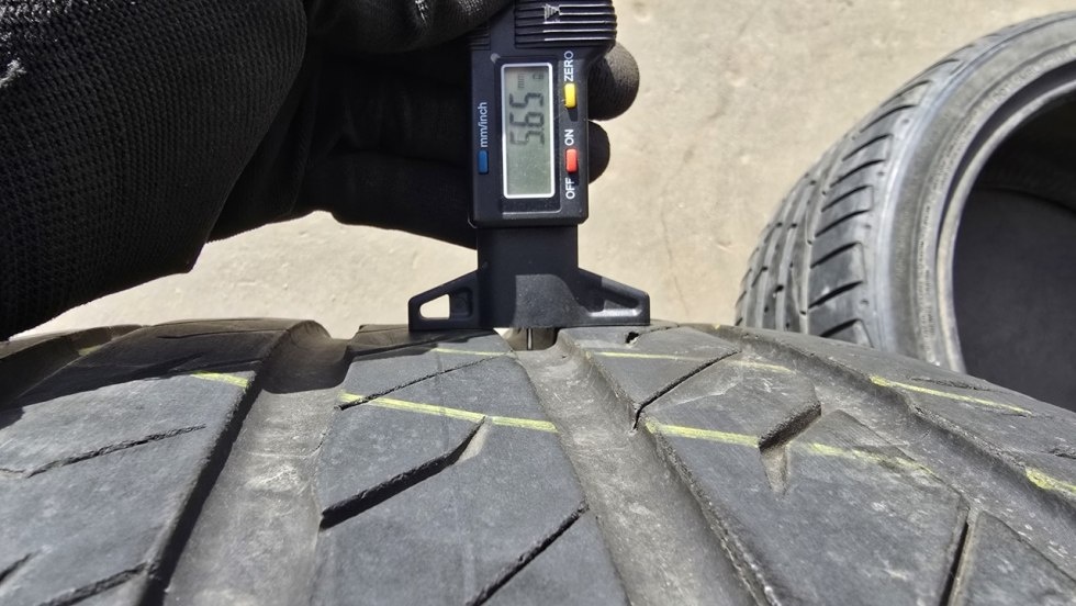 Letní pneu 295/35/21 Semperit - 10