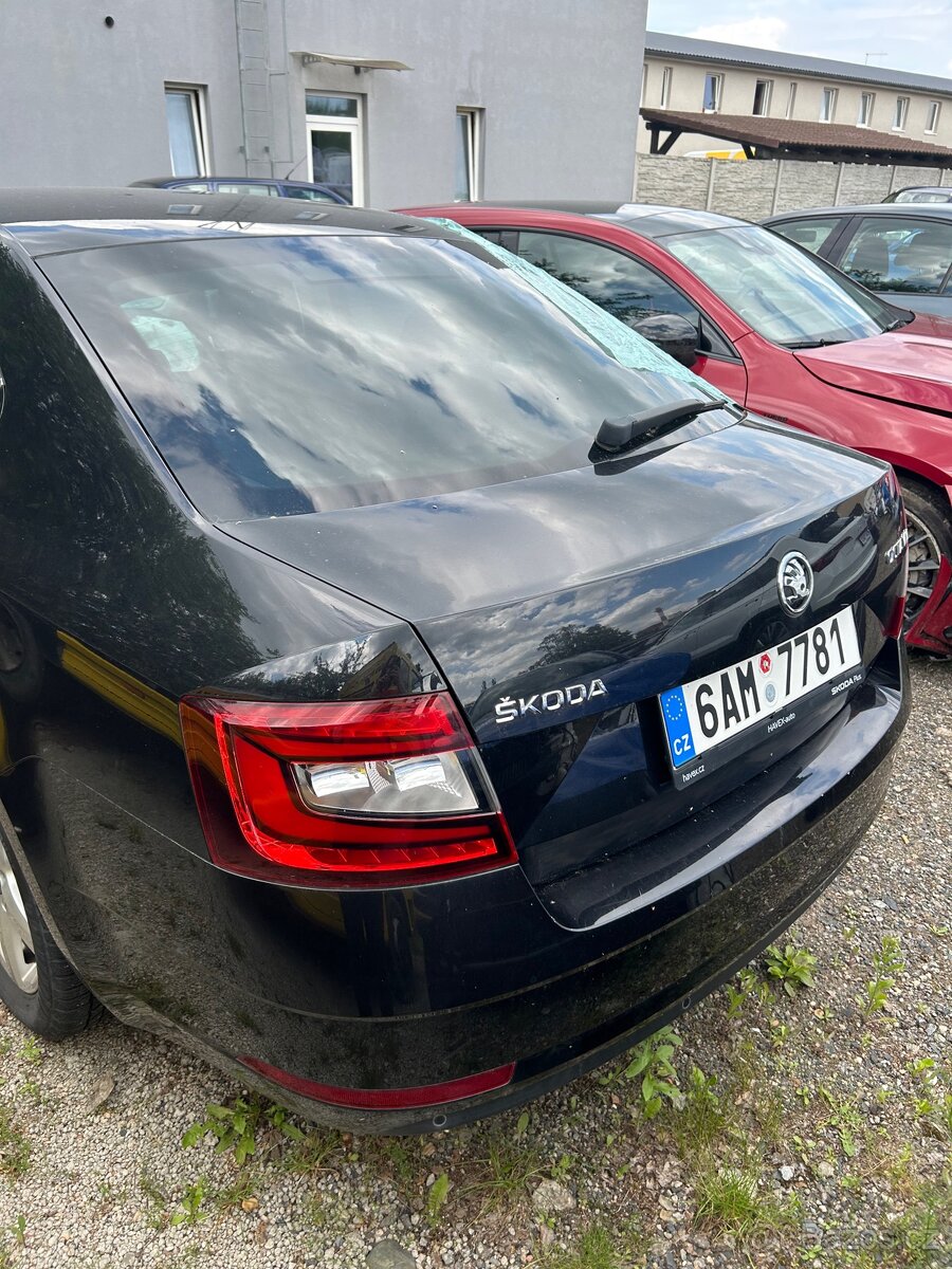 Bouraná Škoda Octavia 3 - 10