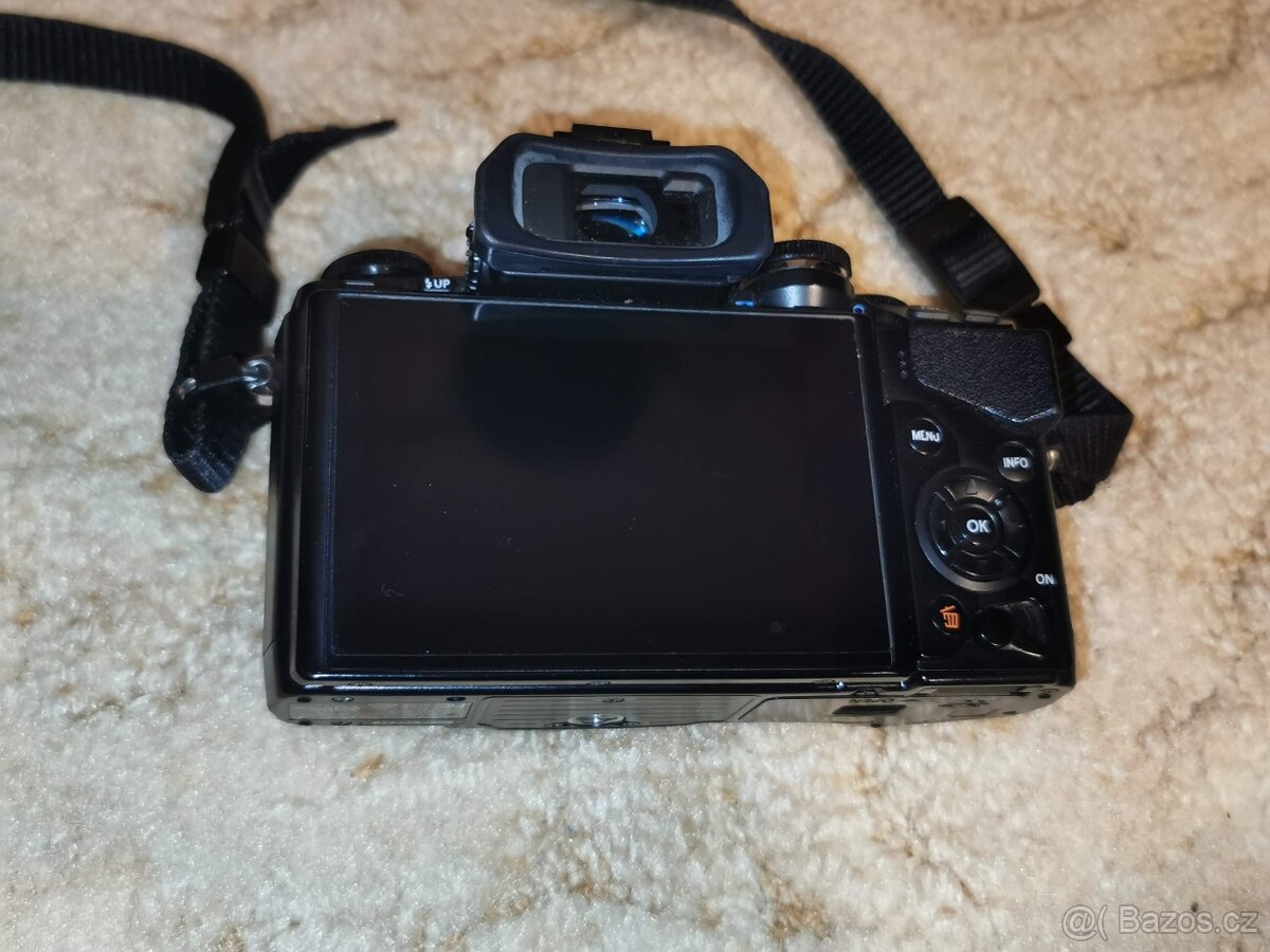 Olympus OM-D M10 - 10