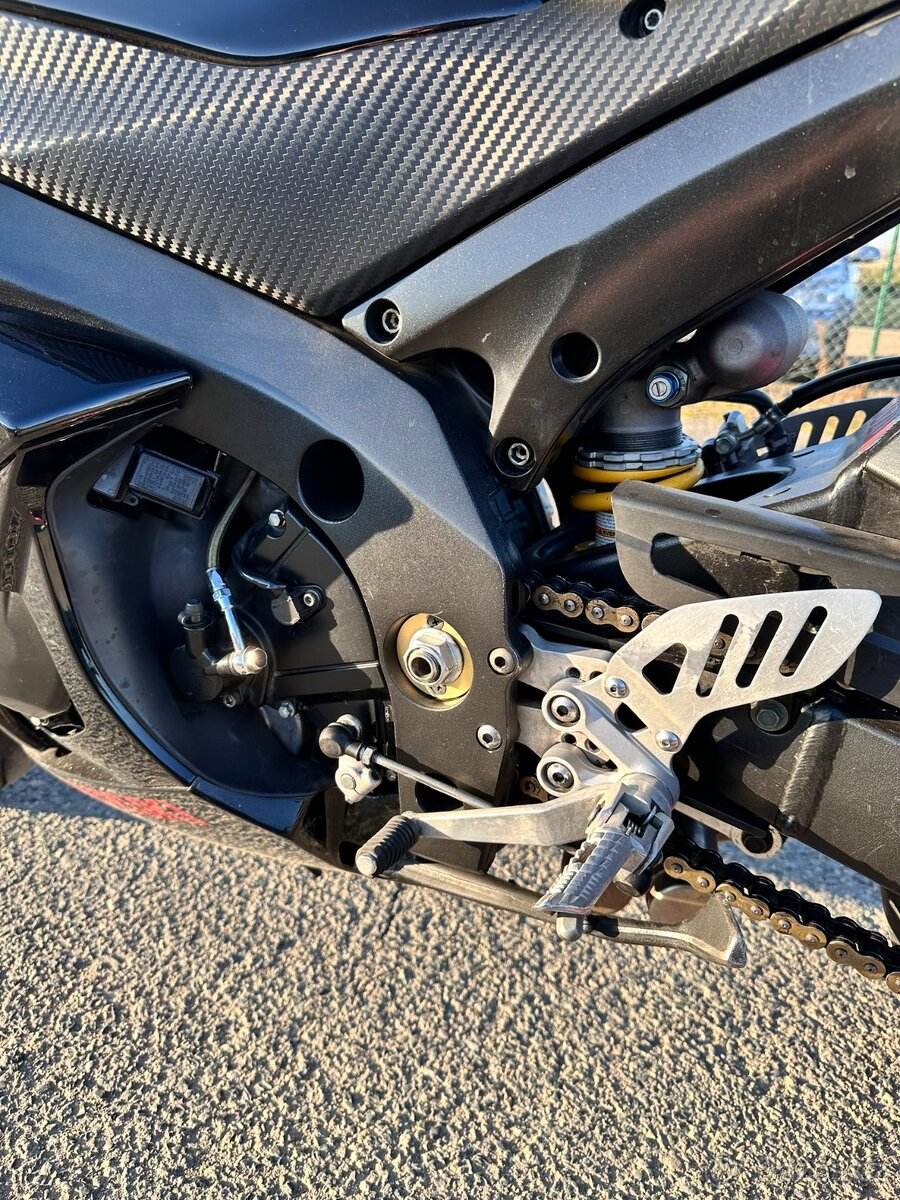 Prodam SUZUKI GSX-R 1000 K7 - 10