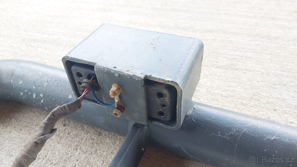 Mazda B2500 – Nárazník zadní - 10