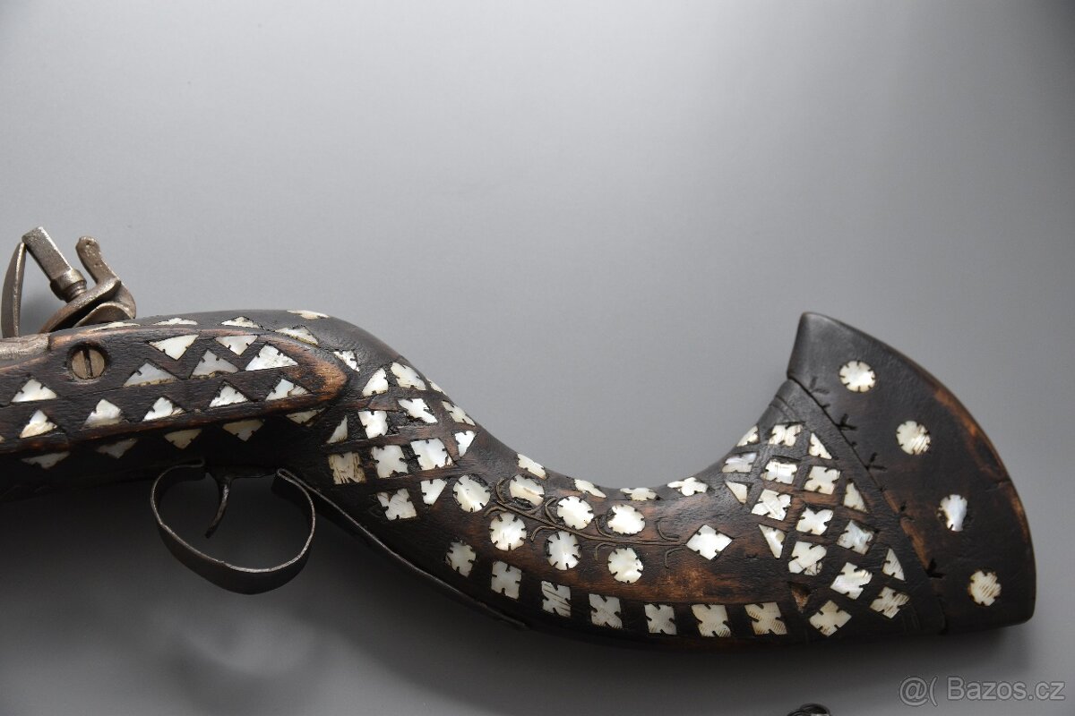 KŘESADLOVÁ PISTOLE-PUŠKA S NÁDOBOU NA PRACH - 10