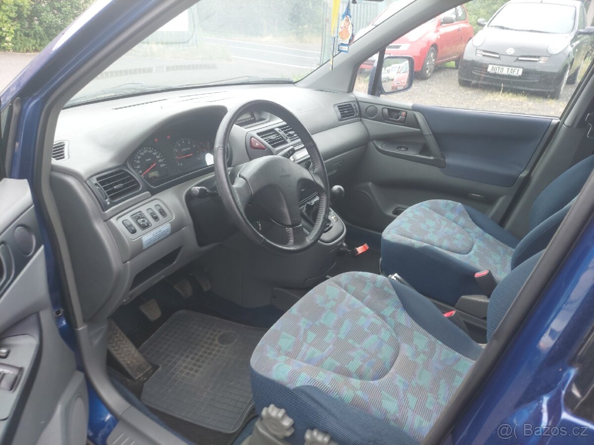 Mitsubishi Space Runner - 10