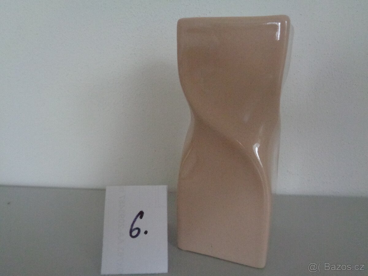 Keramické hrníčky, váza, svícen a miska (nepoužívané) - 10