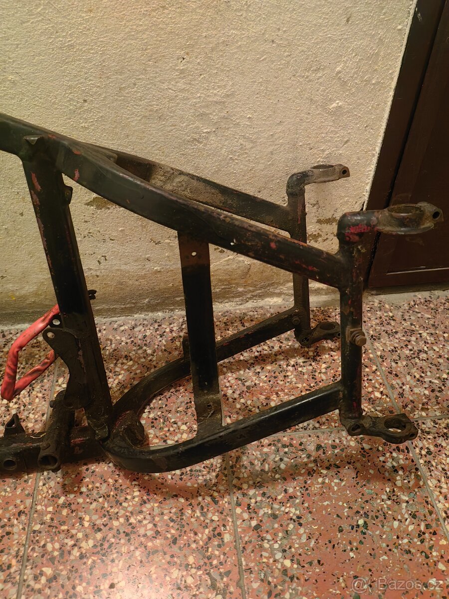 Jawa perak zbrojovka rám a motor - 10