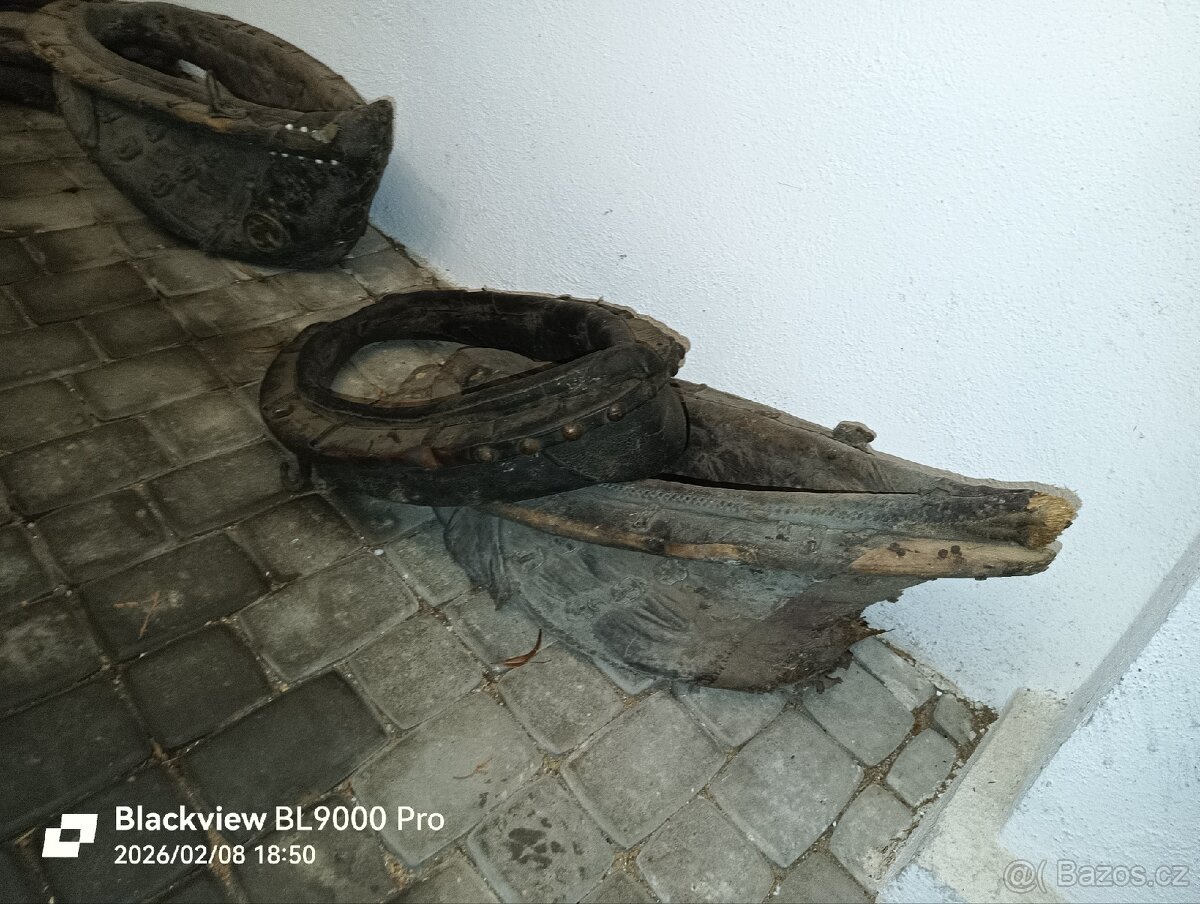 Prodám staré koňské chomouty – 4 ks. - 10