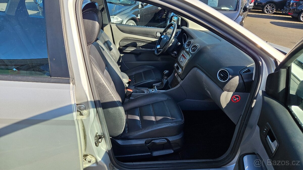Ford Focus 2,0i Ghia - 10