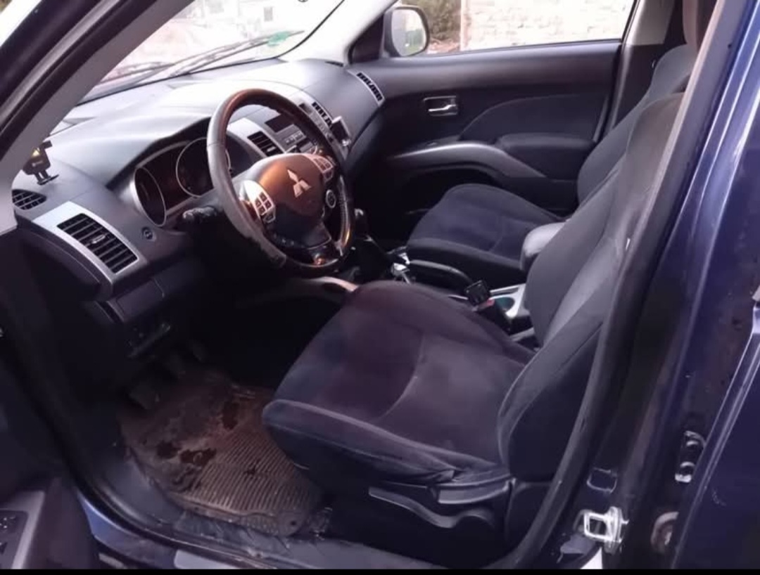 Mitsubishi Outlander - 10