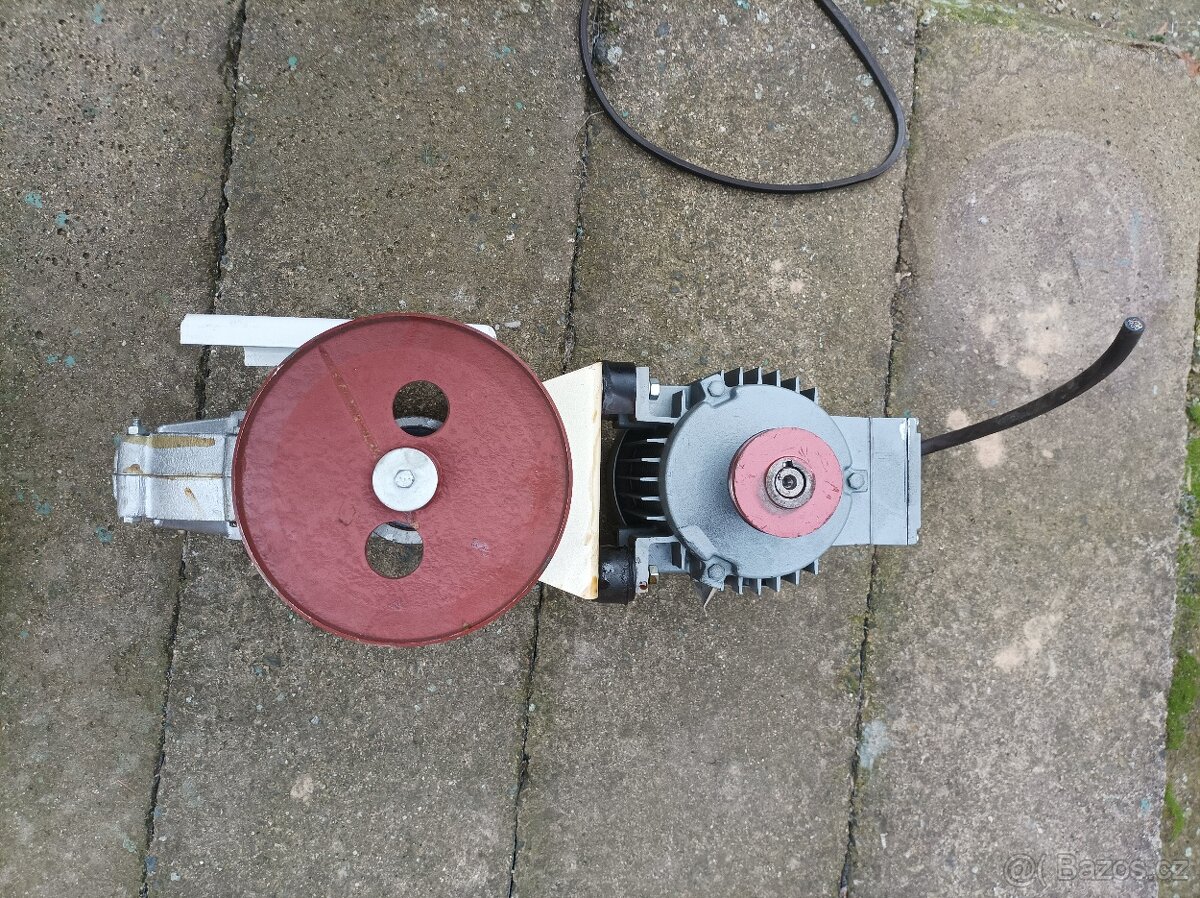 Prodám motor s převodovkou z mandlu - 10