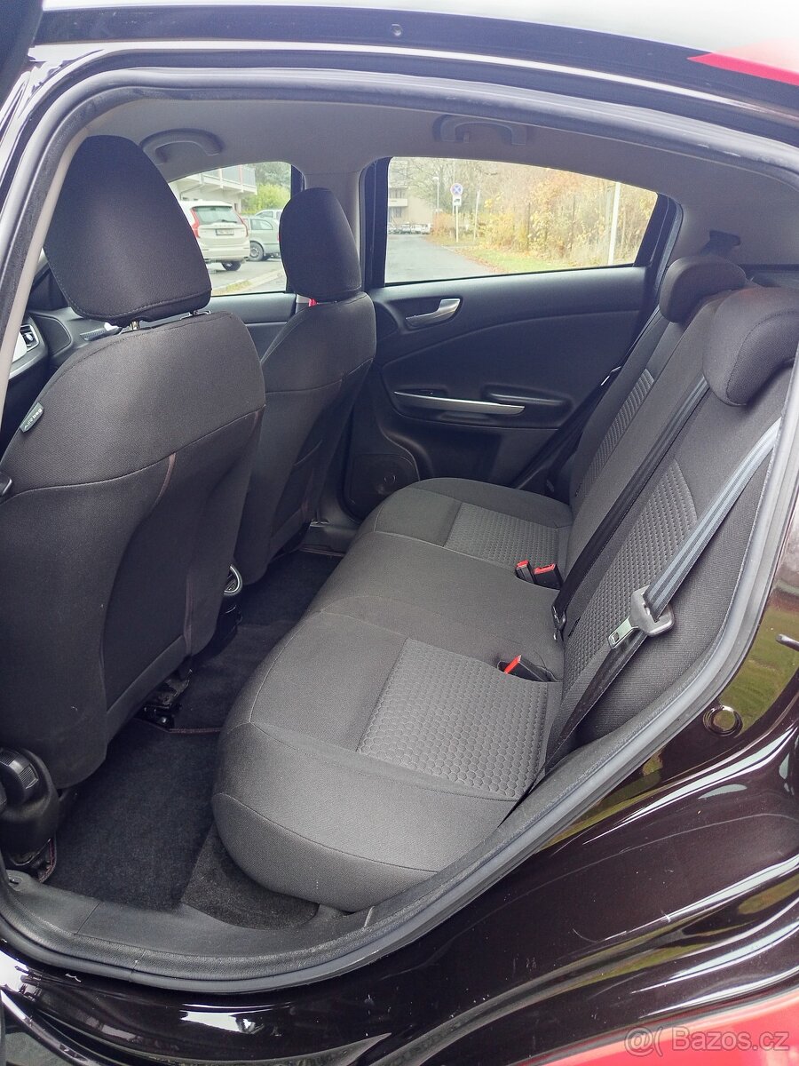 Alfa Romeo Giulietta 2.0 JTD 125 kW - rv 2012, nová TK 10/27 - 10
