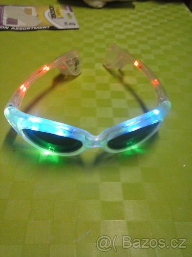 KOSTYM NA KARNEVAL,MASKA,MASKARNI PLES,KOUZELNICE SE SVITICI - 10