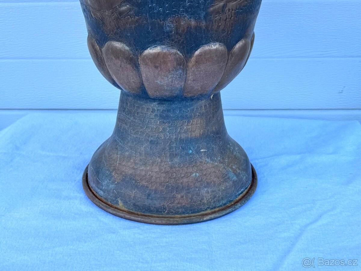 Starožitná veliká měděná tepaná váza 19.stol. - 10