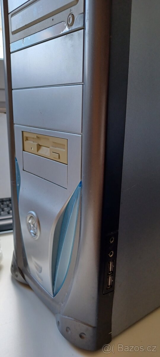 stolní počítač šedý - 10