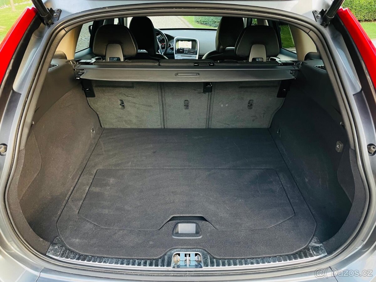 Volvo XC60 2.4D 4x4 5VÁLEC AUTOMAT 1.MAJITEL SERVISKA - 10