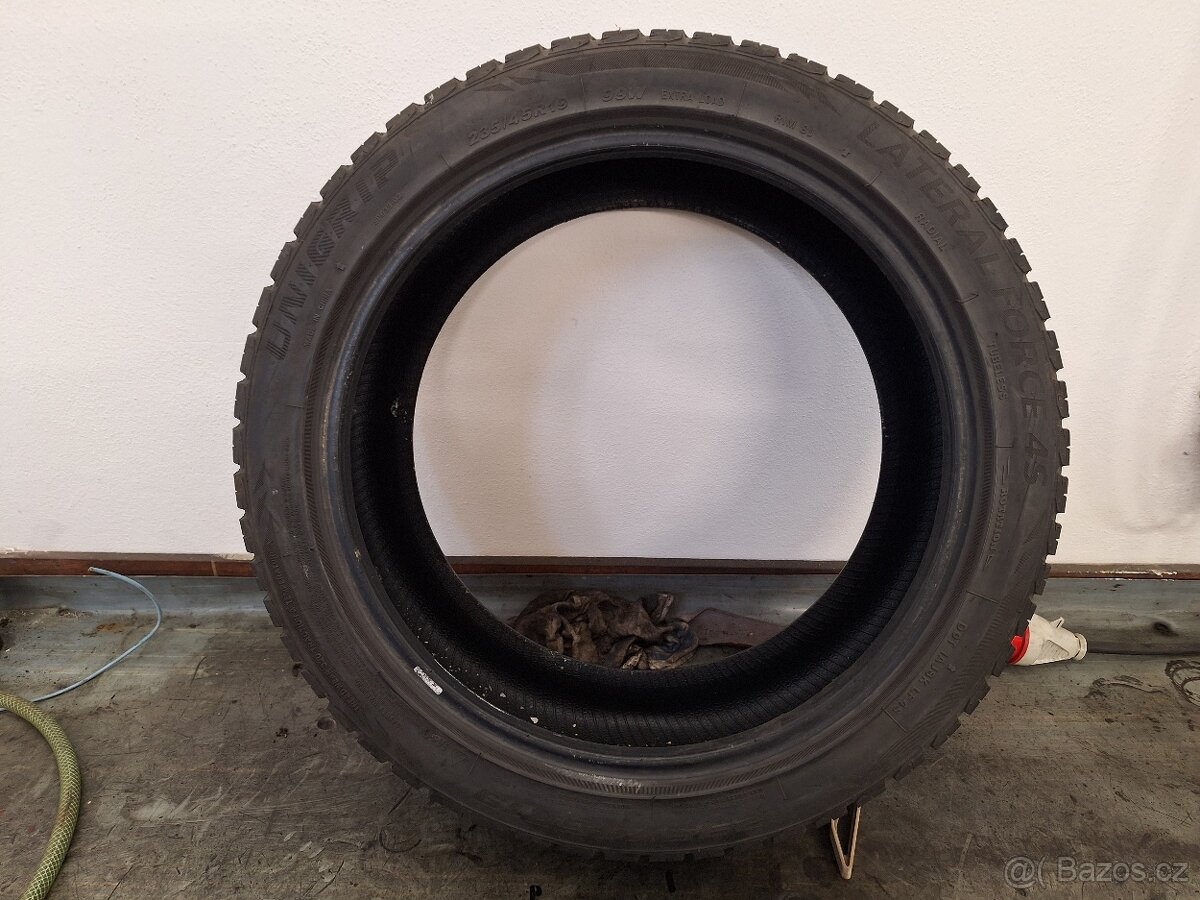 Prodám sadu celoročních pneu - 10