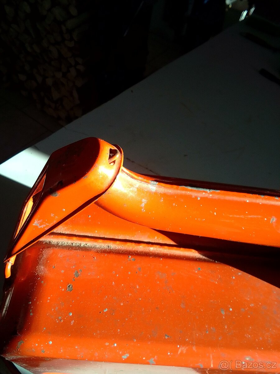 Kanystr 10L, se sítkem a nálevkou. - 10