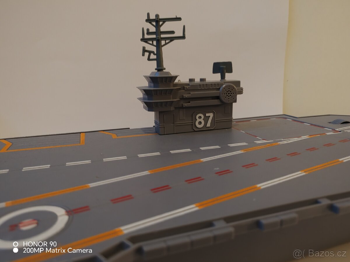 letadlová loď - 10