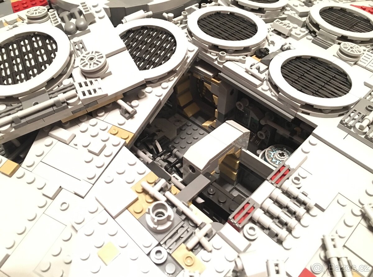 Star Wars 75192 - Millennium Falcon - 10