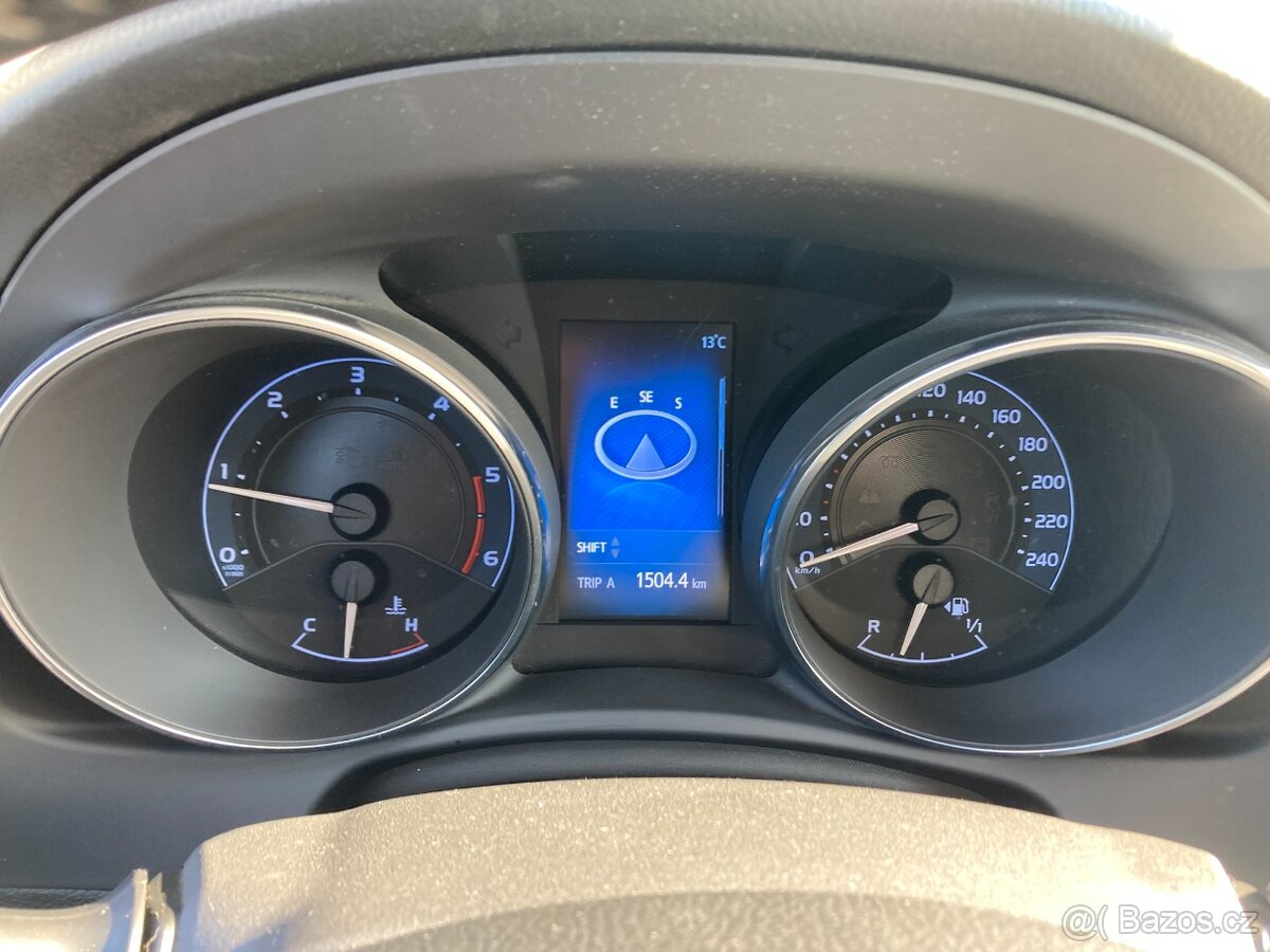 Toyota Auris 1,6 D kombi 82 KW - 10