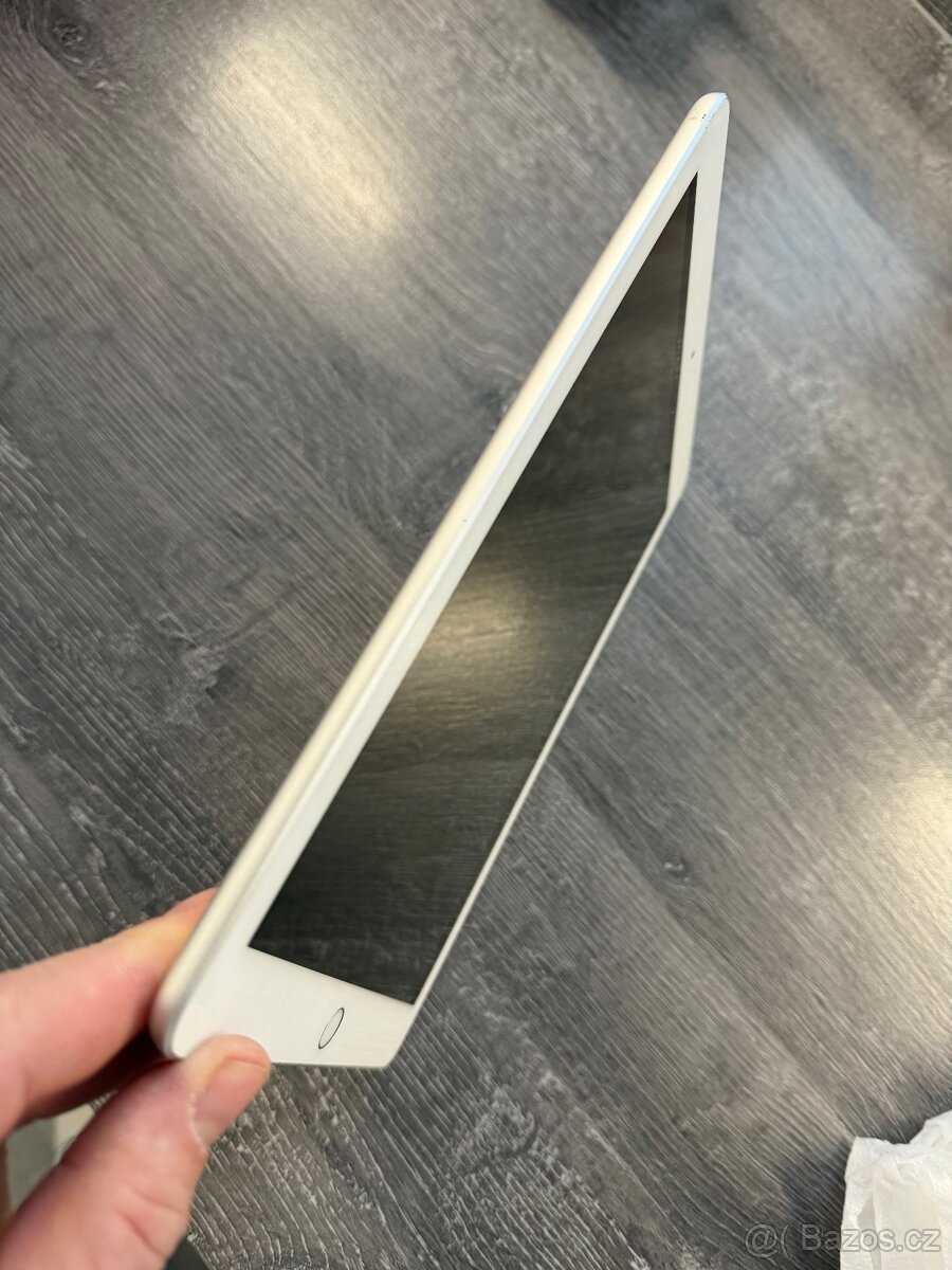 Apple iPad 6 gen - 10