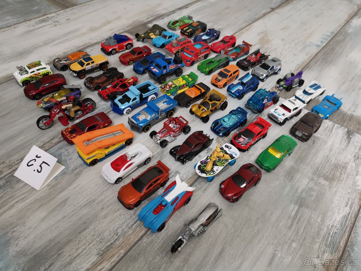 Autíčka HotWheels - 10