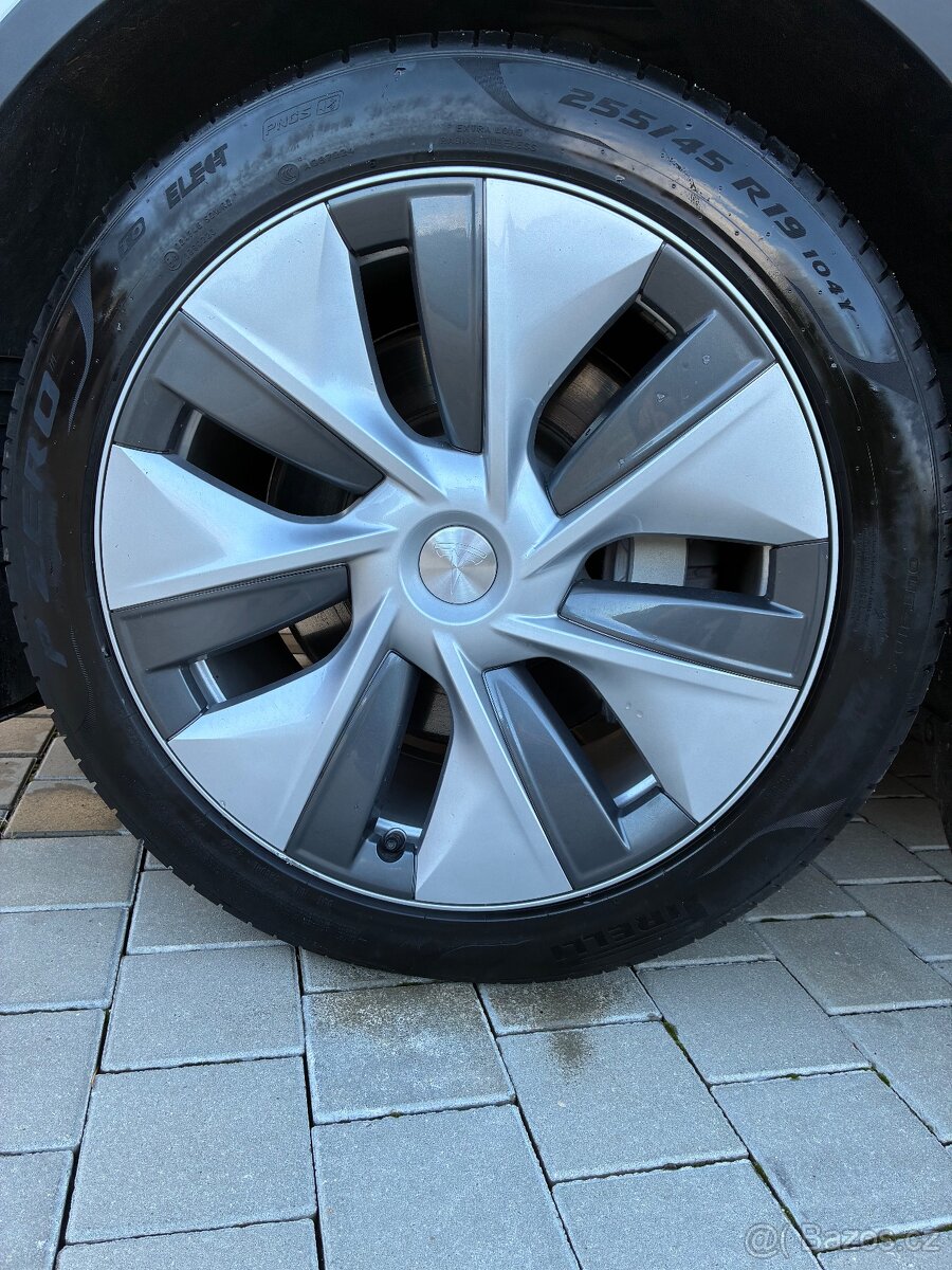 Tesla Model Y Long range | 1 majitel | top stav - 10