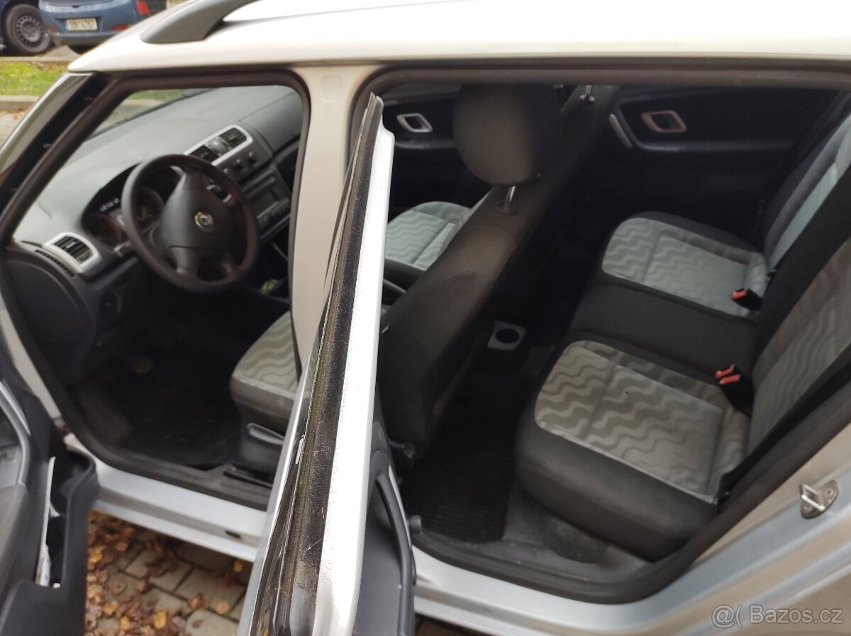 Škoda Fabia Combi 1.4TDi 4.1l/100 KLIMA,tažne,parkov.senzory - 10