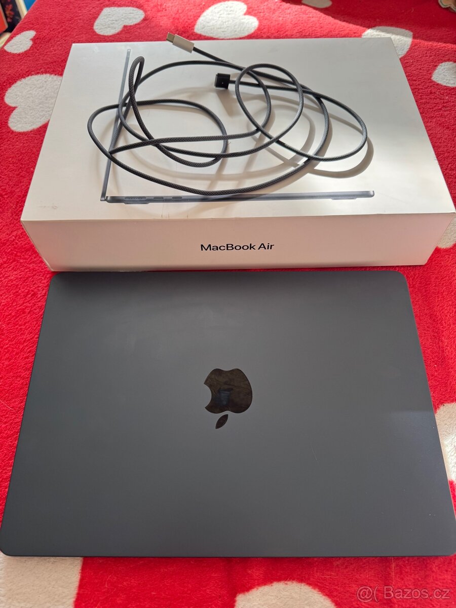 Macbook Air M3 8/256 - 10