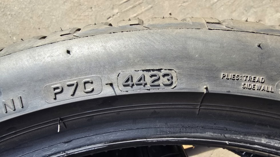 Letní pneu 235/40/19 Bridgestone - 10