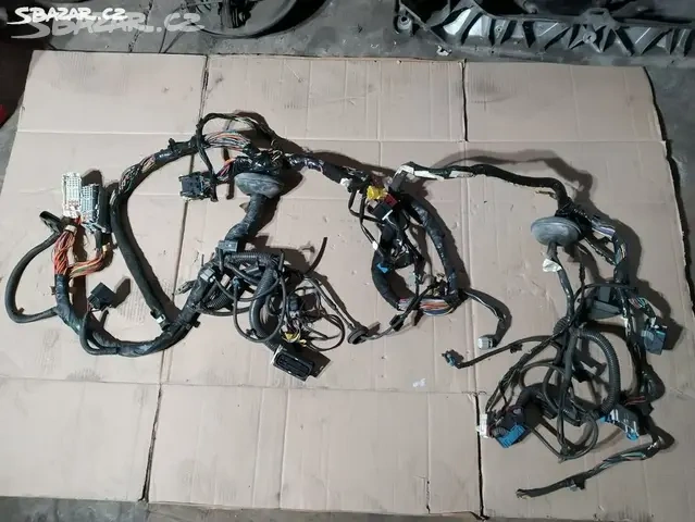 Hummer H3 r.v. 2006 /// 3,5 Vortec - soubor dílů - 10