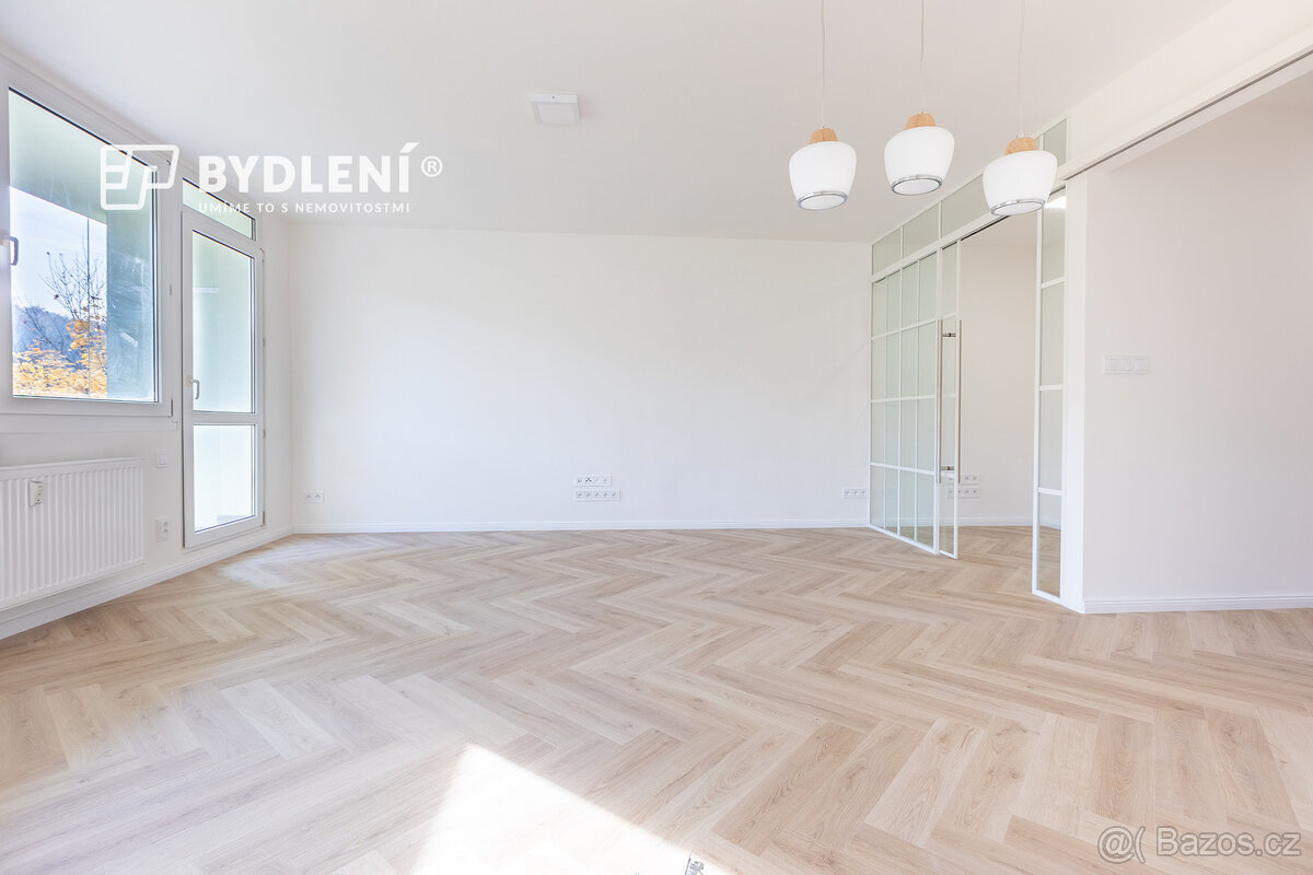 Kompletně zrekonstruovaný designový byt 3+kk (76 m²) s nadst - 10