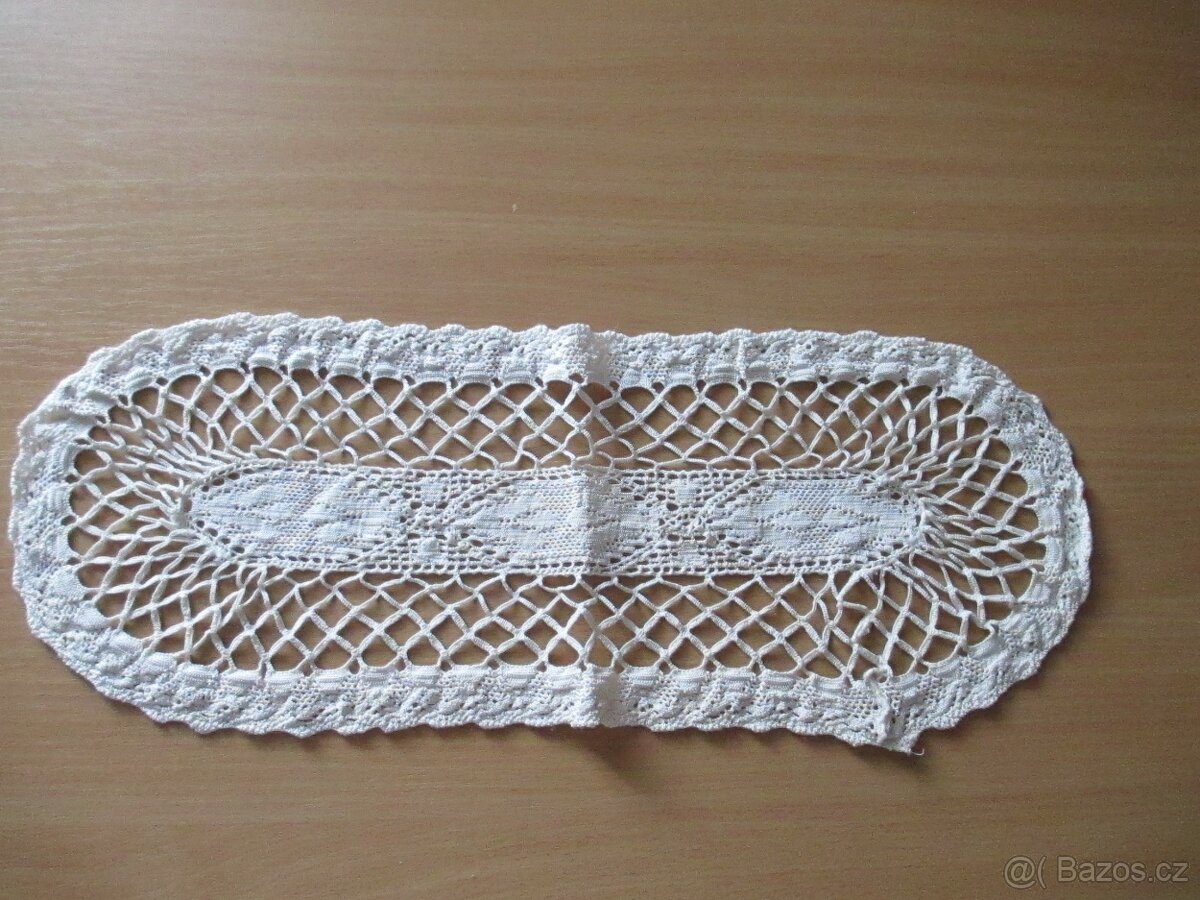 Háčkované krajkové dečky ruční práce - 10