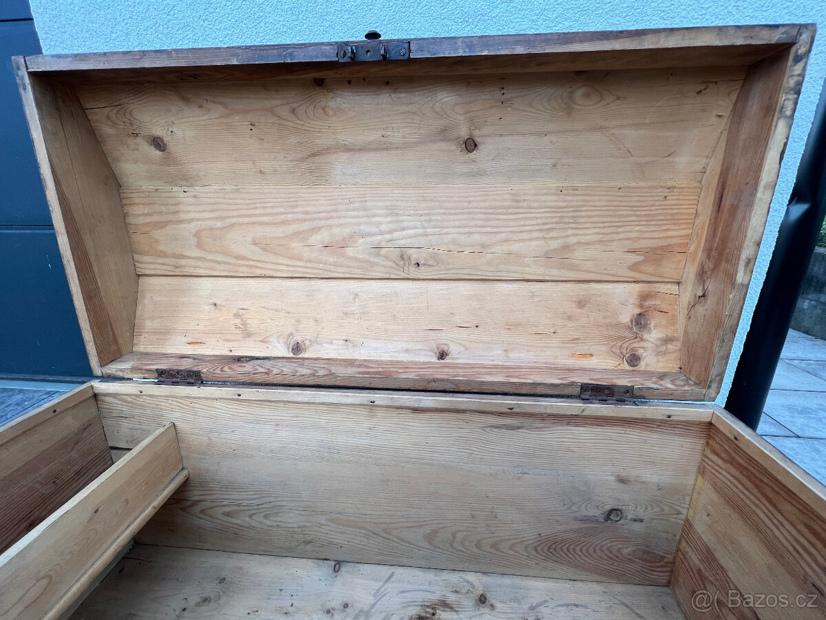 Dřevěná truhla starožitná - 10