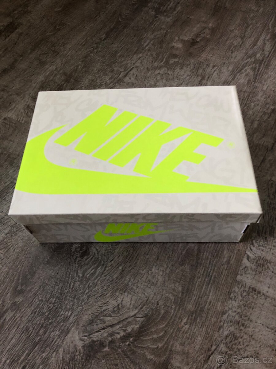 NIKE AIR JORDAN 1 - 10