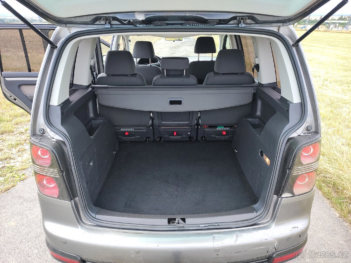 Volkswagen Touran Cross TSI - 10