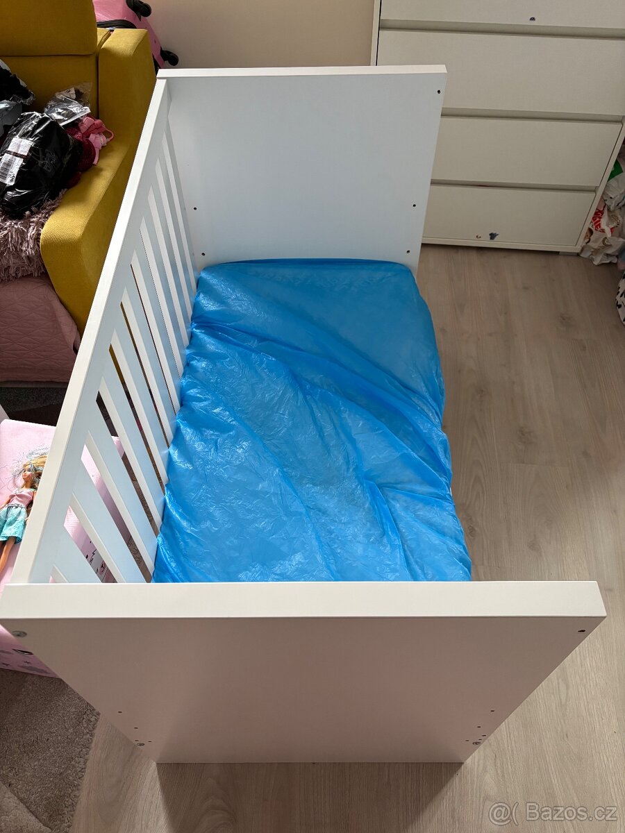 Luxusní dětská bílá moderní postýlka - 10