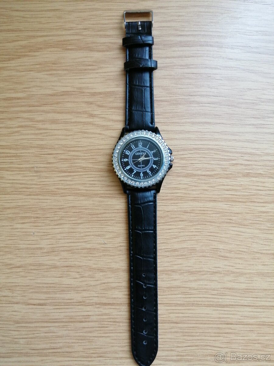 Dámské hodinky zdobené kamínky - 10
