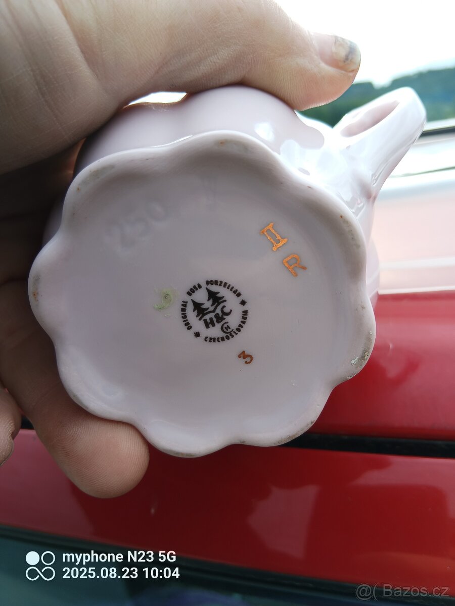 Retro růžové hrnky malovane buclaky - 10