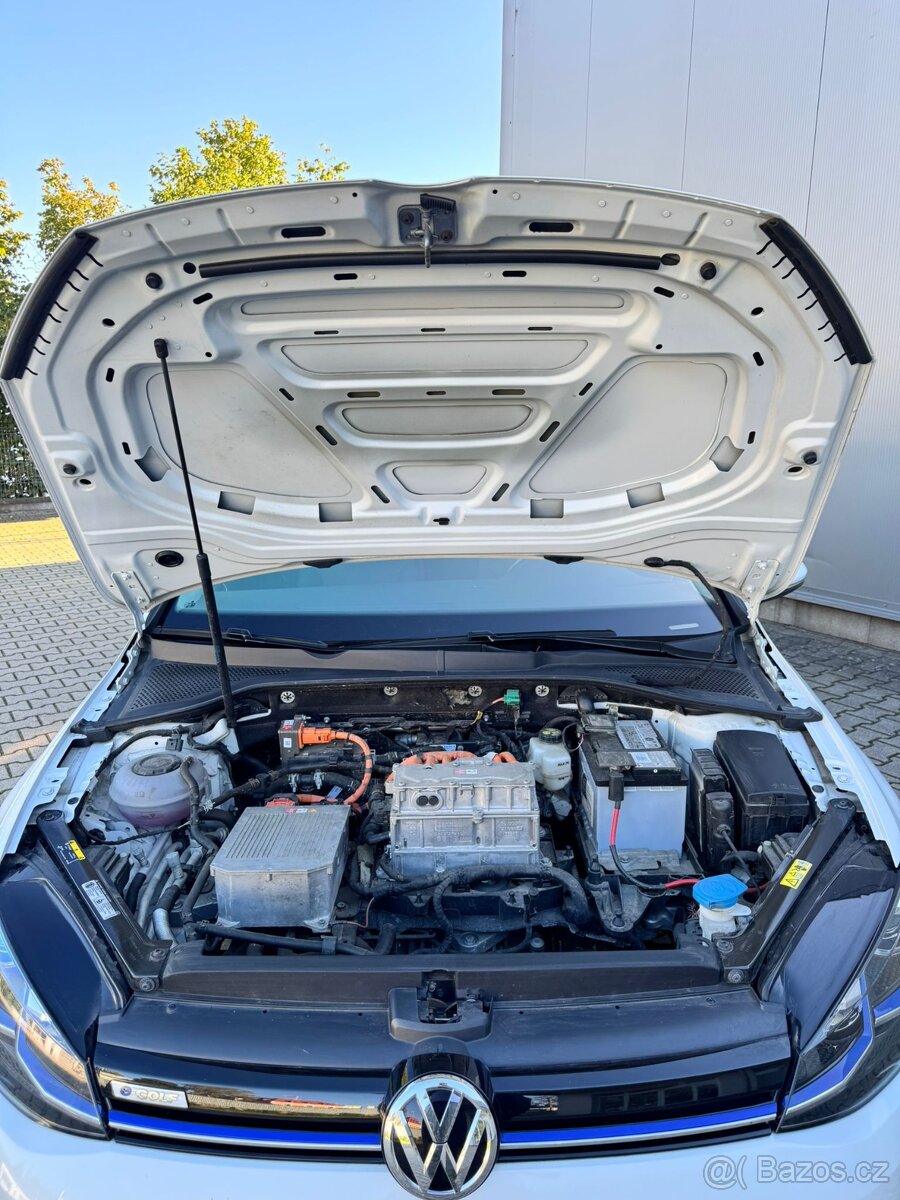 E-GOLF 36kWh, dojezd 266 km, 57tys.km - 10