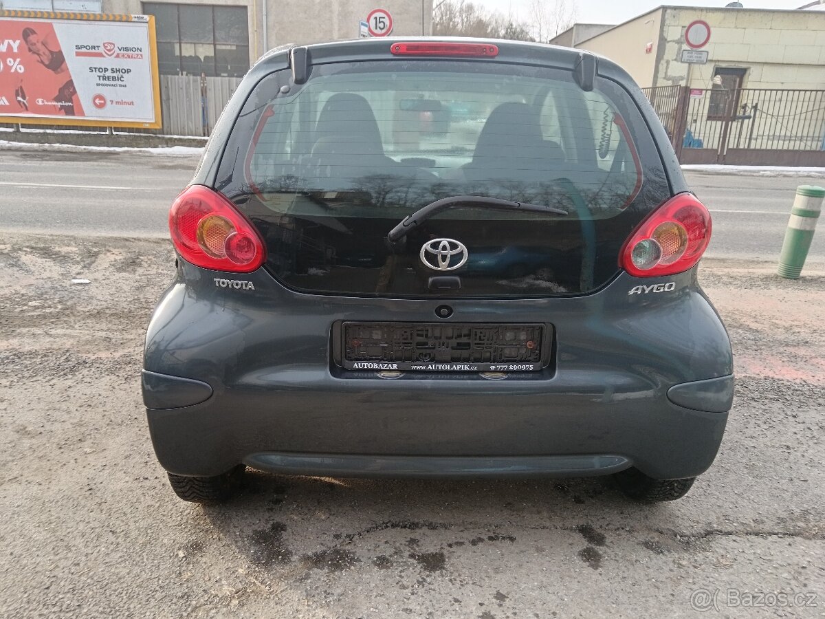 toyota aygo - 10