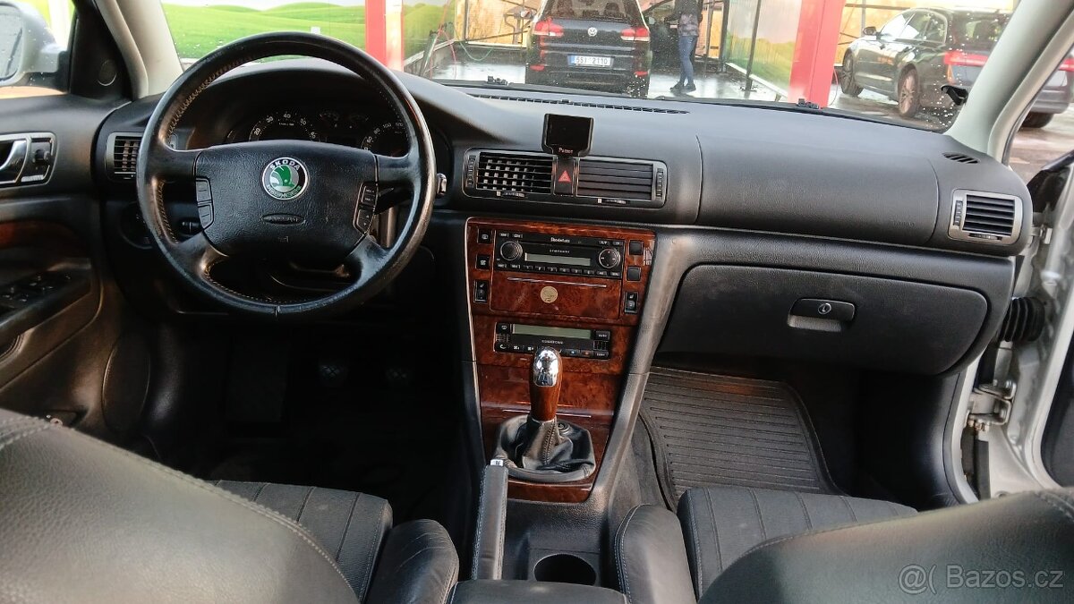 Škoda Superb V6 2.8 190 koní MANUÁL, ex vládní bez koroze - 10