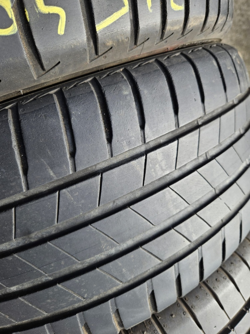 215/40R18 - 10