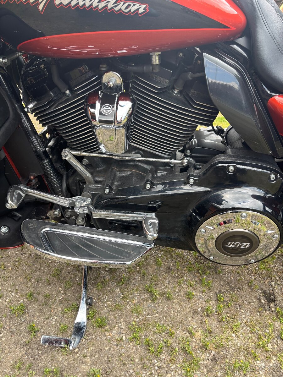 Harley Davidson Street Glide CVO - 10