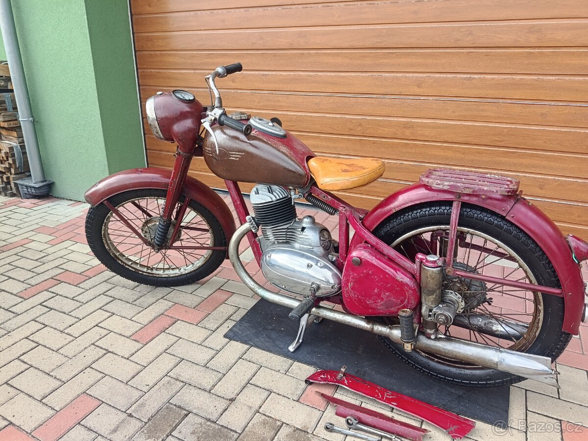 Jawa pérák 250 - 10