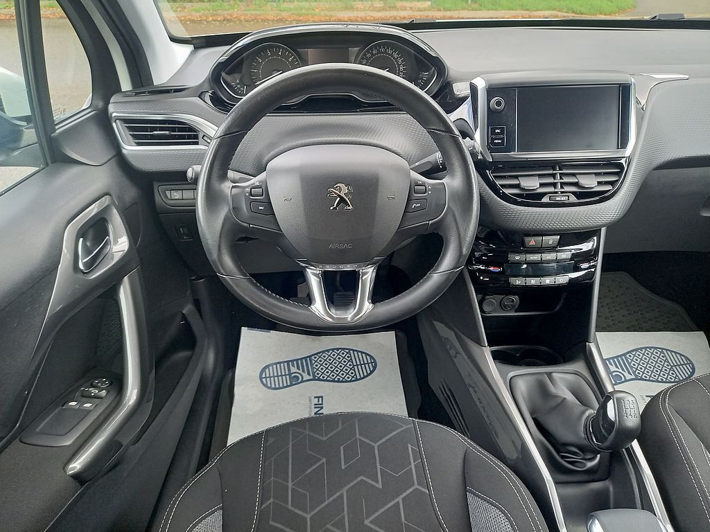 Peugeot 2008, 1.2 PureTech-digiklima-ČR-nehavarované - 10