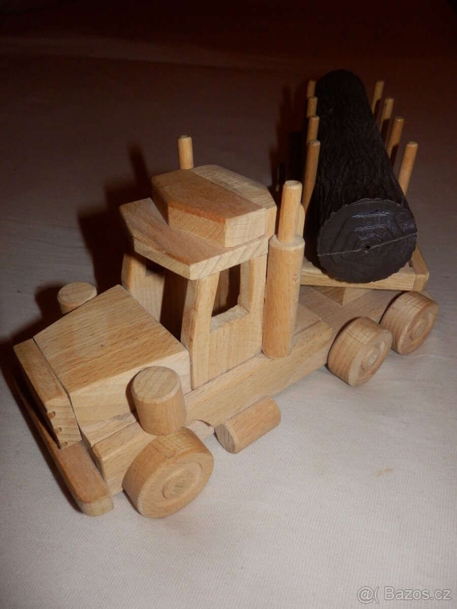 Tahač s návěsem ruční práce - 10