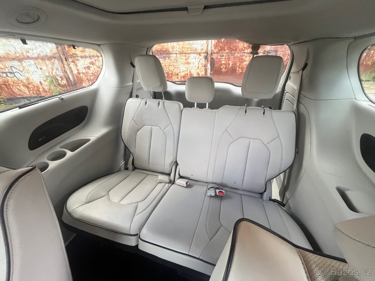 Chrysler Pacifica Hybrid Limited 2018 / 3.6 - 10