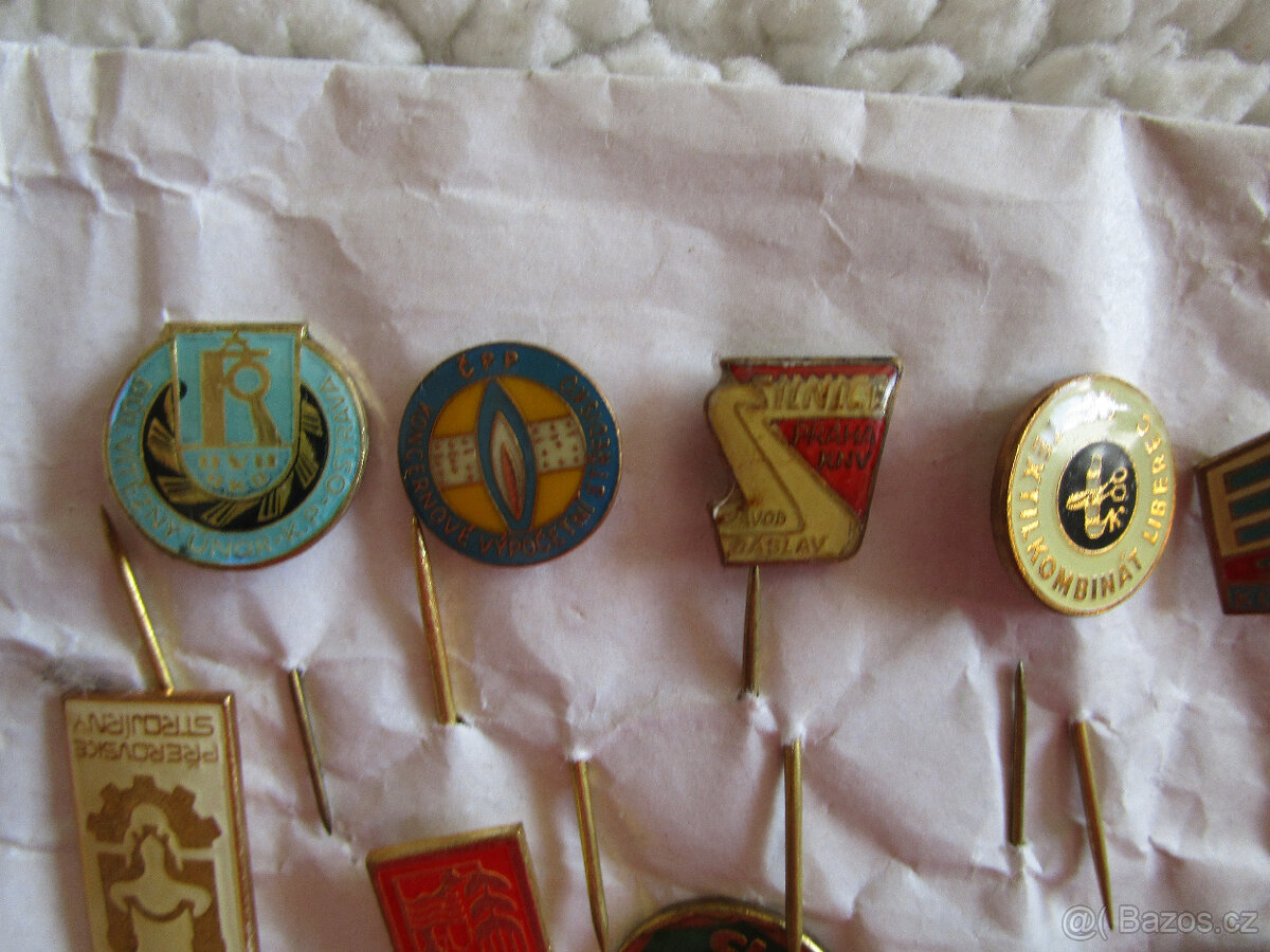 Prodám 20 ks odznaků - 10