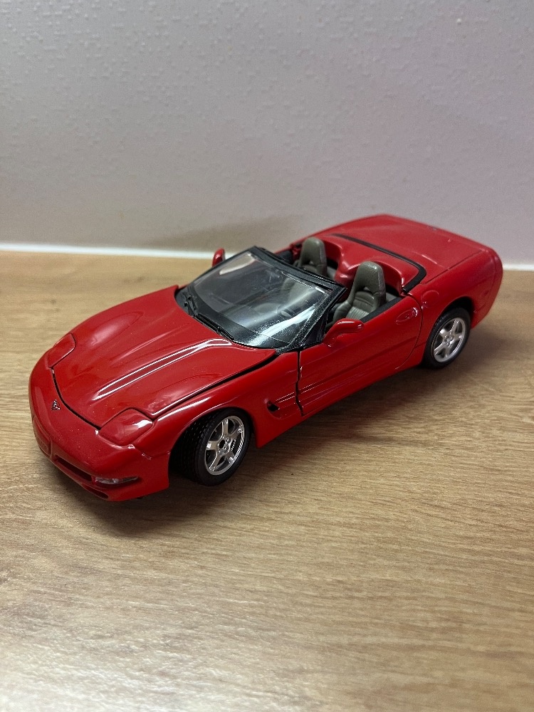 Auta 1:24 Bburago - 10