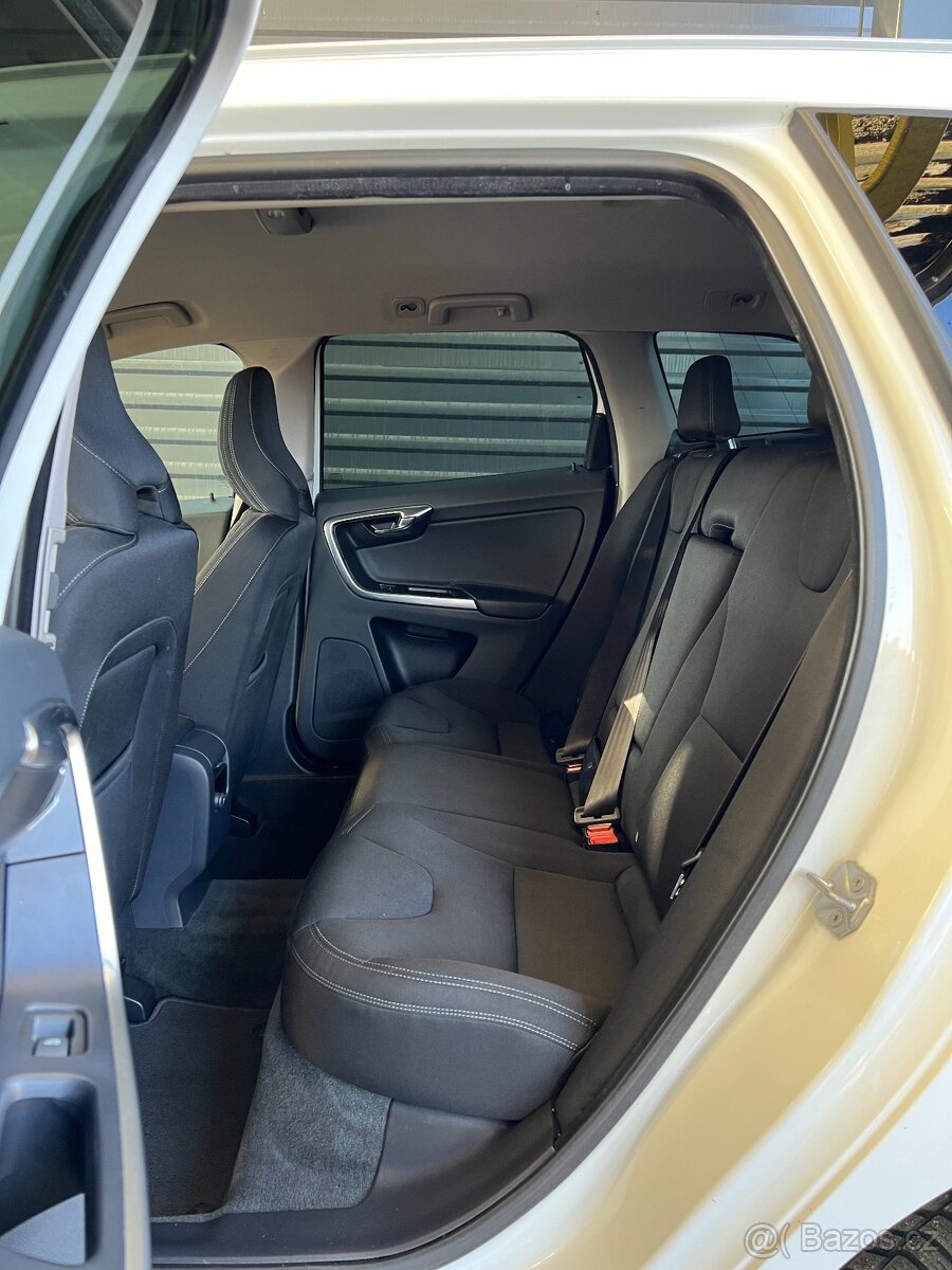 Volvo XC60 110 kW, 2.0 D3, BIXENON, NAVI - 10